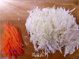 包菜炒粉丝的做法步骤:2