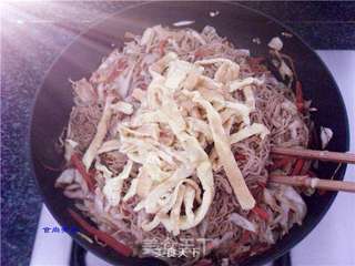 包菜炒粉丝的做法步骤:14