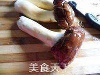 松茸红烧肉的做法步骤:2