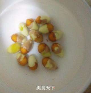 白果炖鸡汤的做法步骤:2