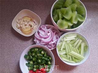 啤酒三黄鸡的做法步骤:2