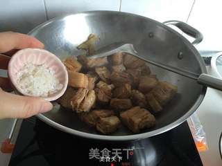 春笋百叶结焖排骨的做法步骤:4