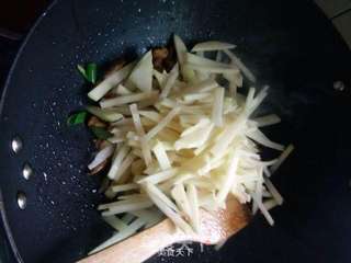 肉丝小炒二丝~葫芦丝土豆炒肉丝的做法步骤:7