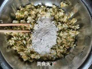 香甜槐花饼的做法步骤:4