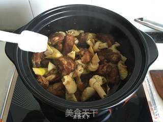 春笋百叶结焖排骨的做法步骤:7