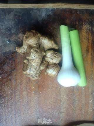 雷笋香菇炖鸭的做法步骤:3