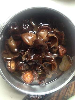 雷笋香菇炖鸭的做法步骤:5