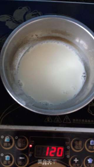 草莓慕斯蛋糕的做法步骤:2