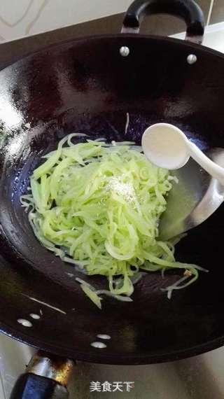 清炒莴苣丝的做法步骤:7