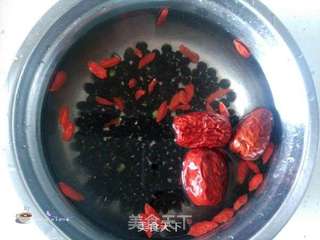 红枣枸杞黑豆豆浆的做法步骤:2