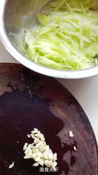 清炒莴苣丝的做法步骤:3