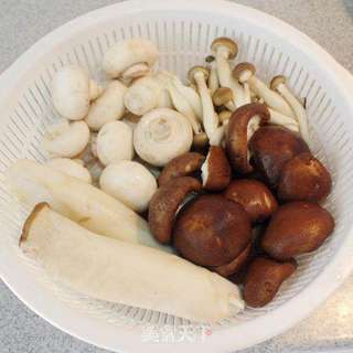 素酱也可以鲜香味美-----什锦菌菇酱的做法步骤:2