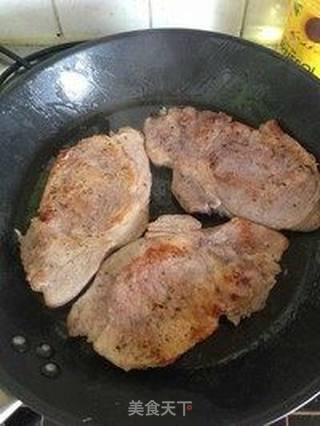 煎猪排佐苹果酱的做法步骤:7