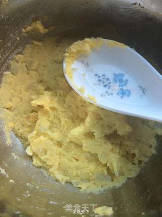 宝宝辅食——奶香蛋黄土豆泥的做法步骤:3