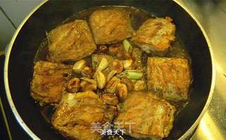 金蒜烧带鱼的做法步骤:5
