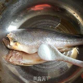 烤黄花鱼的做法步骤:5