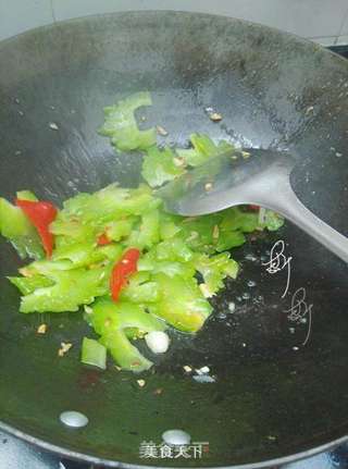 苦瓜炒牛肉的做法步骤:8