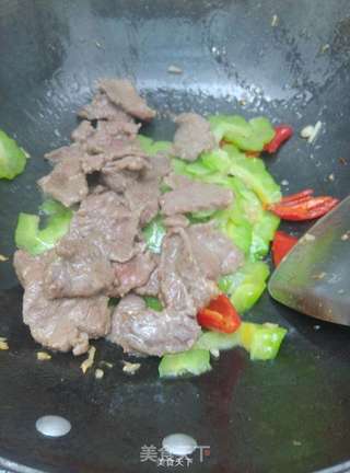 苦瓜炒牛肉的做法步骤：9