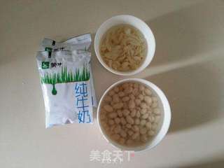 最适合夏季的饮品~花生百合汤的做法步骤:2