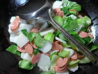 火腿肠青菜炒年糕的做法步骤:6