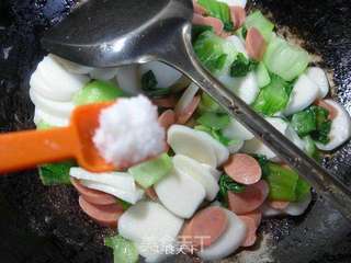 火腿肠青菜炒年糕的做法步骤:9