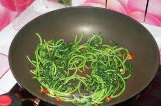 素炒茼蒿的做法步骤：5