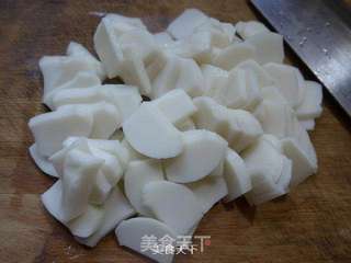火腿肠青菜炒年糕的做法步骤:2