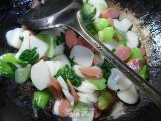 火腿肠青菜炒年糕的做法步骤:11