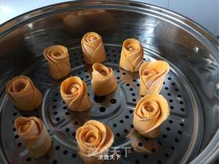 如花五月·炫丽绽放【南瓜玫瑰花馒头】的做法步骤:15