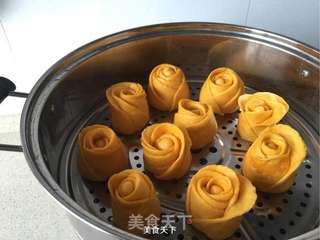 如花五月·炫丽绽放【南瓜玫瑰花馒头】的做法步骤:16
