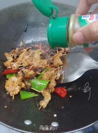 孜然牙签肉的做法步骤:11