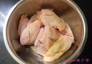 油焖春笋鸡翅的做法步骤:2