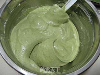 抹茶奶油草莓夹心蛋糕卷的做法步骤:11
