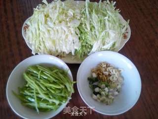 卷心菜炒尖椒的做法步骤:3