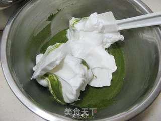 抹茶奶油草莓夹心蛋糕卷的做法步骤:9
