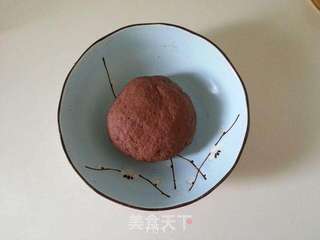 萌萌哒~~熊猫豆沙包的做法步骤:2