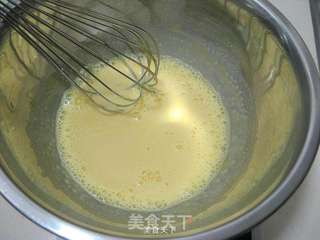 抹茶奶油草莓夹心蛋糕卷的做法步骤:2