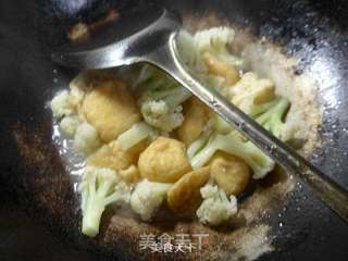 油豆腐炒花菜的做法步骤：6