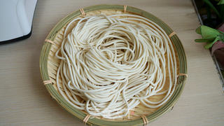 菠菜热汤面的做法步骤:6