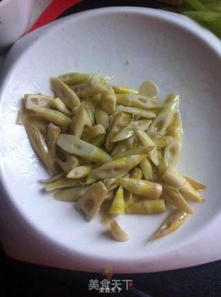 鱼香千叶豆腐丝的做法步骤:4
