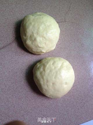 豆沙花样面包的做法步骤:3