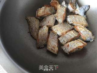 【干煎带鱼】的做法步骤:5