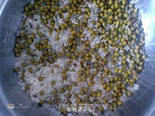 豆浆机版绿豆粥的做法步骤:2