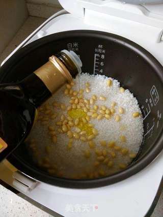 黄豆煲仔饭的做法步骤:3