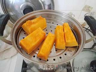 南瓜绣球蜜豆包的做法步骤:2