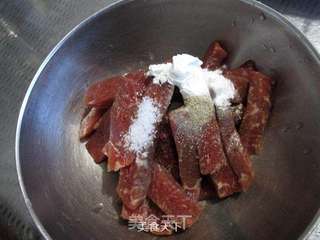 菲力牛排炒荷兰豆的做法步骤:3