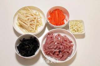 鱼香肉丝的做法步骤:2