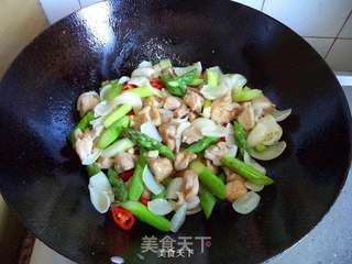 芦笋百合鸡丁的做法步骤:8