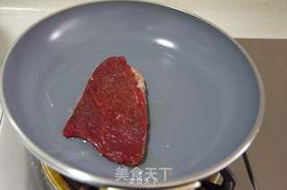 黑椒煎牛排的做法步骤:2