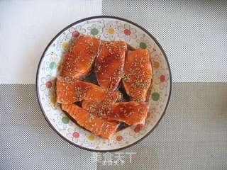 迷迭香酱汁三文鱼的做法步骤:4
